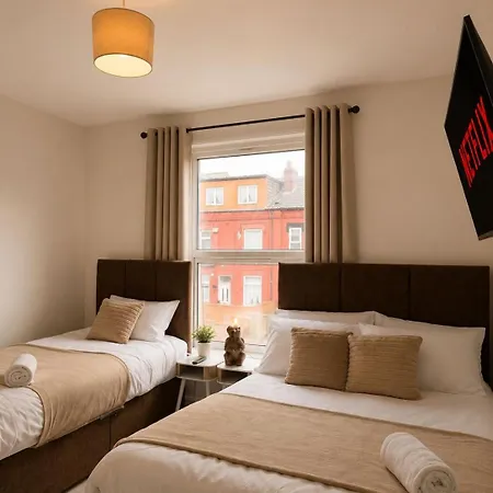 Apartment Spacious 2 Bedroom Home, 1 Mile From Centre, Pets Welcome, Parking, Wifi